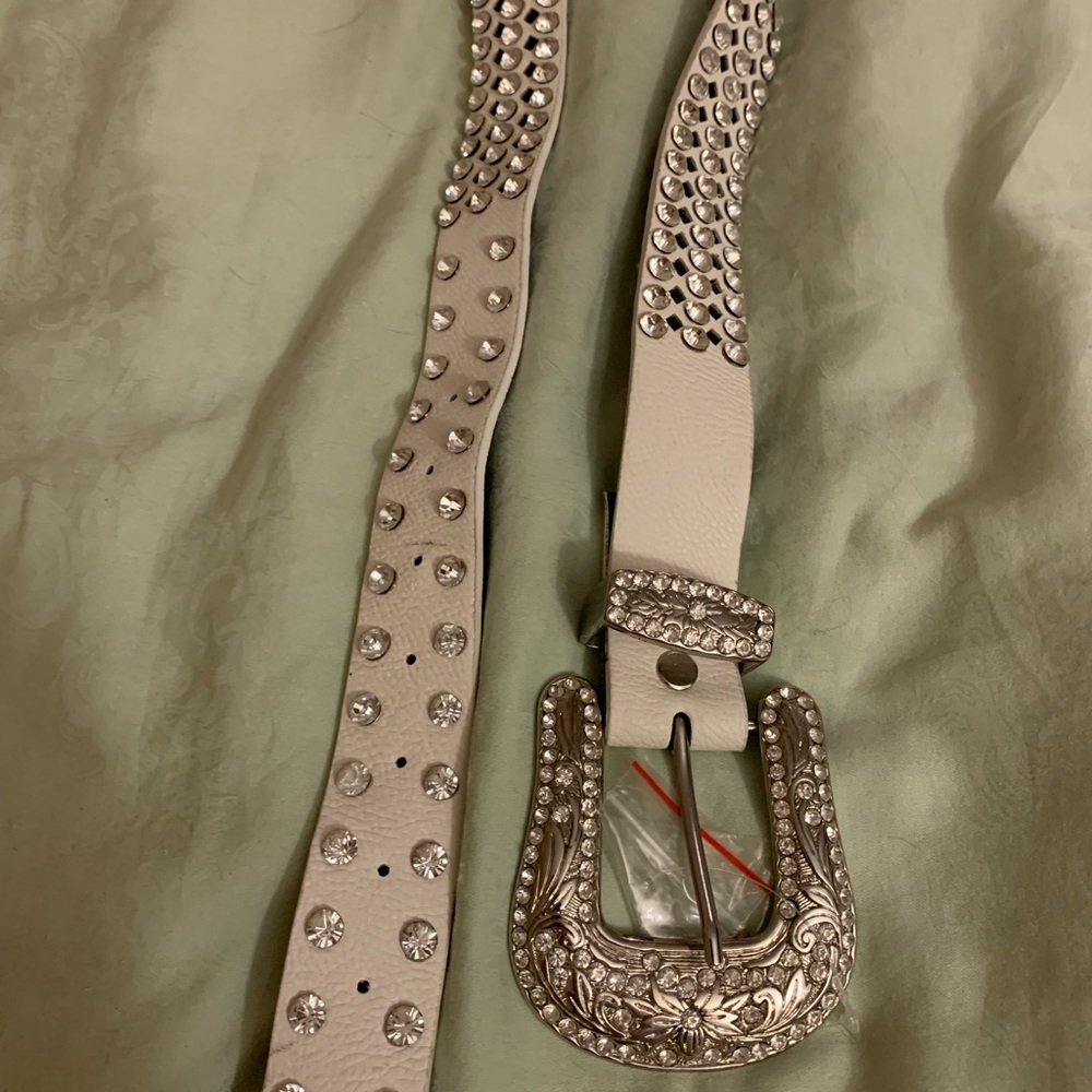 Brand new Buckle L belt with tugs and gorgeous crystals , must have!